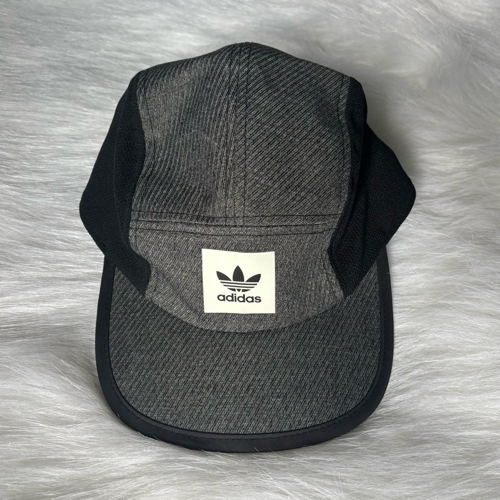 🎄Adidas Two-Tone Black and Gray Cap - Picture 2 of 5